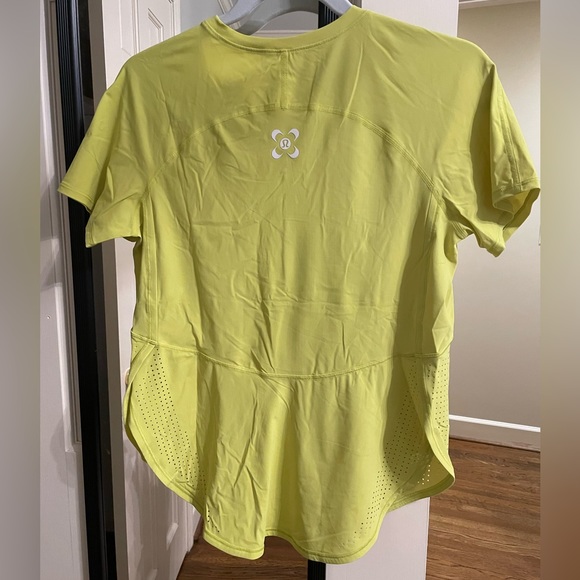 Lululemon running tee - Picture 3 of 5